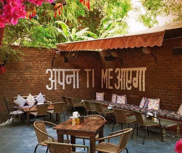 nukkad cafe and bar, live music